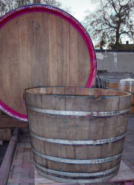 500 Liter gebrauchte Eichenfasshälfte D. ca.110cm, Höhe 80cm. großer Blumenkübel Palmenkübel