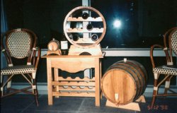 Weinregal WEINTISCH für 8 Flaschen aus massivem Eichenholz