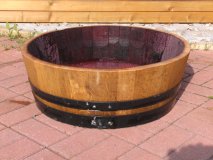 65 Liter Regentonne aus gebrauchtem Burgunder Barrique Eichenfass H.25,D.65cm mit schwarzen Ringen