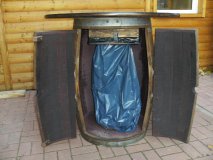 Fasstisch für Weihnachtstand mit Müllllsackhalterung Tischplatte D.100cm, H.97-115cm stabile Ausführung für den Außeneinsatz