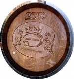 Fassfront mit geschnitzter Gravur 225LB D.60cm und 14cm Tiefe aus gebrauchtem Burgunder Eichenfass Weinfass Holzfass