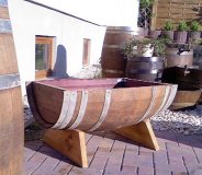 115 Liter quer Barrique - Eichenfasshälfte mit (LxBxH) 95x70x35cm als Pflanzkübel oder Hochbeet