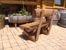 1m Sitzbank 1M-RBSB-RL-HRB aus massiven Rundbohlen mit 20cm Durchmesser mit 1m Länge, und mit HRB-Rückenlehne