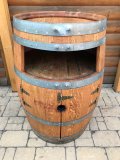 Fasskönigbar mit Fach aus gebrauchtem Barriquefass Eichenfass Holzfass Fassbar Fasstisch Bistrotisch Stehtisch Fasstheke Weinfass