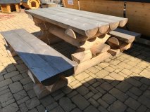 2m Sitzgarnitur 2M-24RBSG aus 24cm Rundbohlen massiv 2 x Bänke ohne Rückenlehnen + 1 Tisch alle Teile mit Länge je 2m.