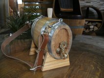 0,5 Liter Bernhardiner ovales Holzfass innen gewachses Eichenfass Fass Schnapsfass Whyskifass