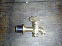 Messingauslaufhahn-klein - schwarzer Dichtung für Hahnloch mit 14-15mm D.