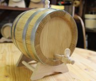 2 Liter Eichenfass innen roh, außen lackiert und geschmackgebend Böttcherware Schnapsfass Weinfass Whiskyfass Holzfass