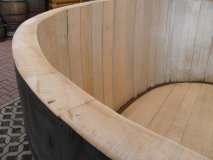 5000 Liter Eichenfasshälfte Durchmesser 325x240cm und Höhe 125cm.