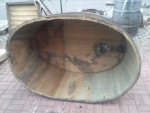 650 Liter Eichenfasshälfte Durchmesser 140x100cm und Höhe 70cm.