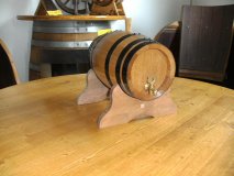 2 Liter rundes Eichenfass mit schwarzen Ringen innnen gewachst Weinfass Holzfass Whyskifass Schnapsfass Eichenholzfass