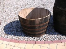 350 Liter gebrauchte Barrique-Eichenfasshälfte mit D.105cm,H.60cm als großer Pflanzkübel / Saunatauchbecken / Miniteich